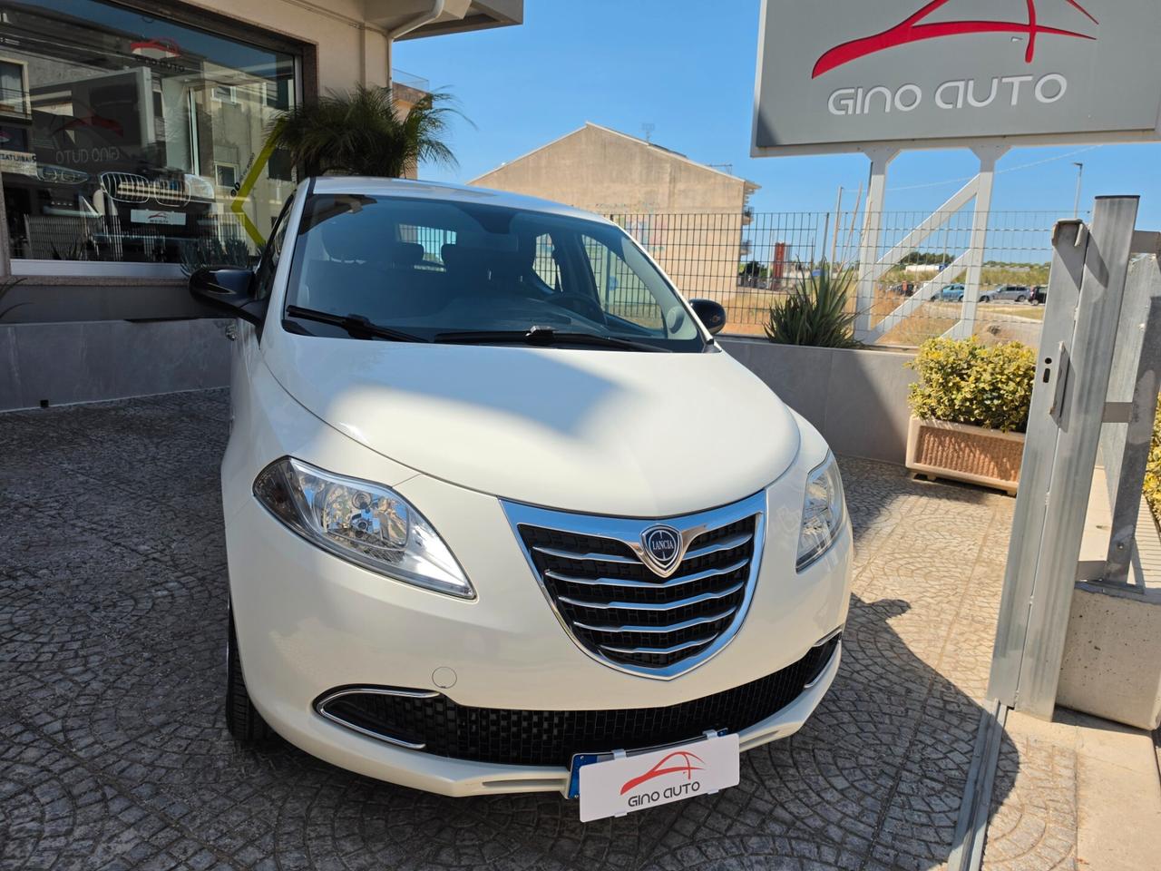 Lancia Ypsilon 1.2 69 CV 5 porte S&S Silver