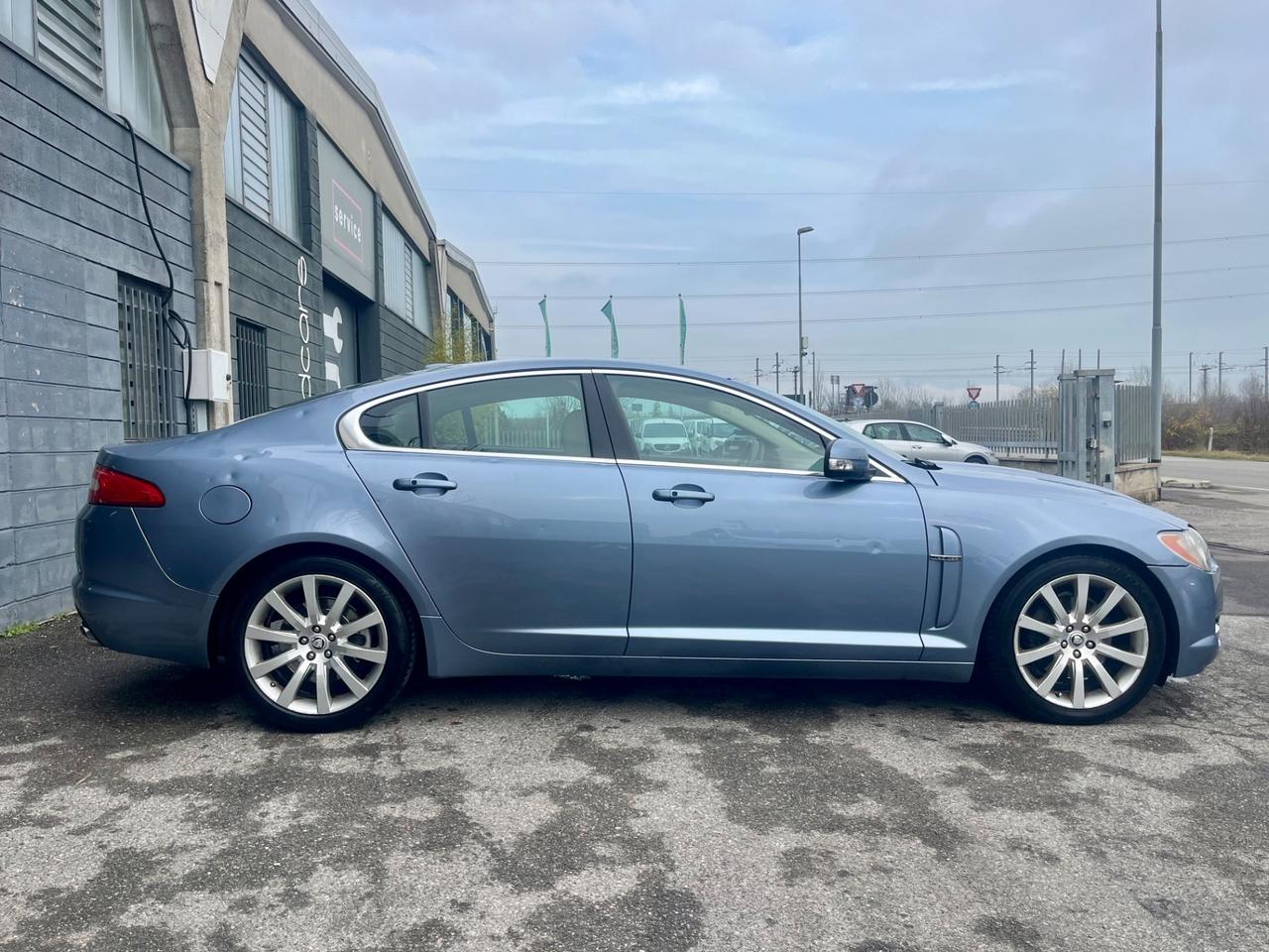 Jaguar XF 2.7D V6 Premium Luxury Grandinata