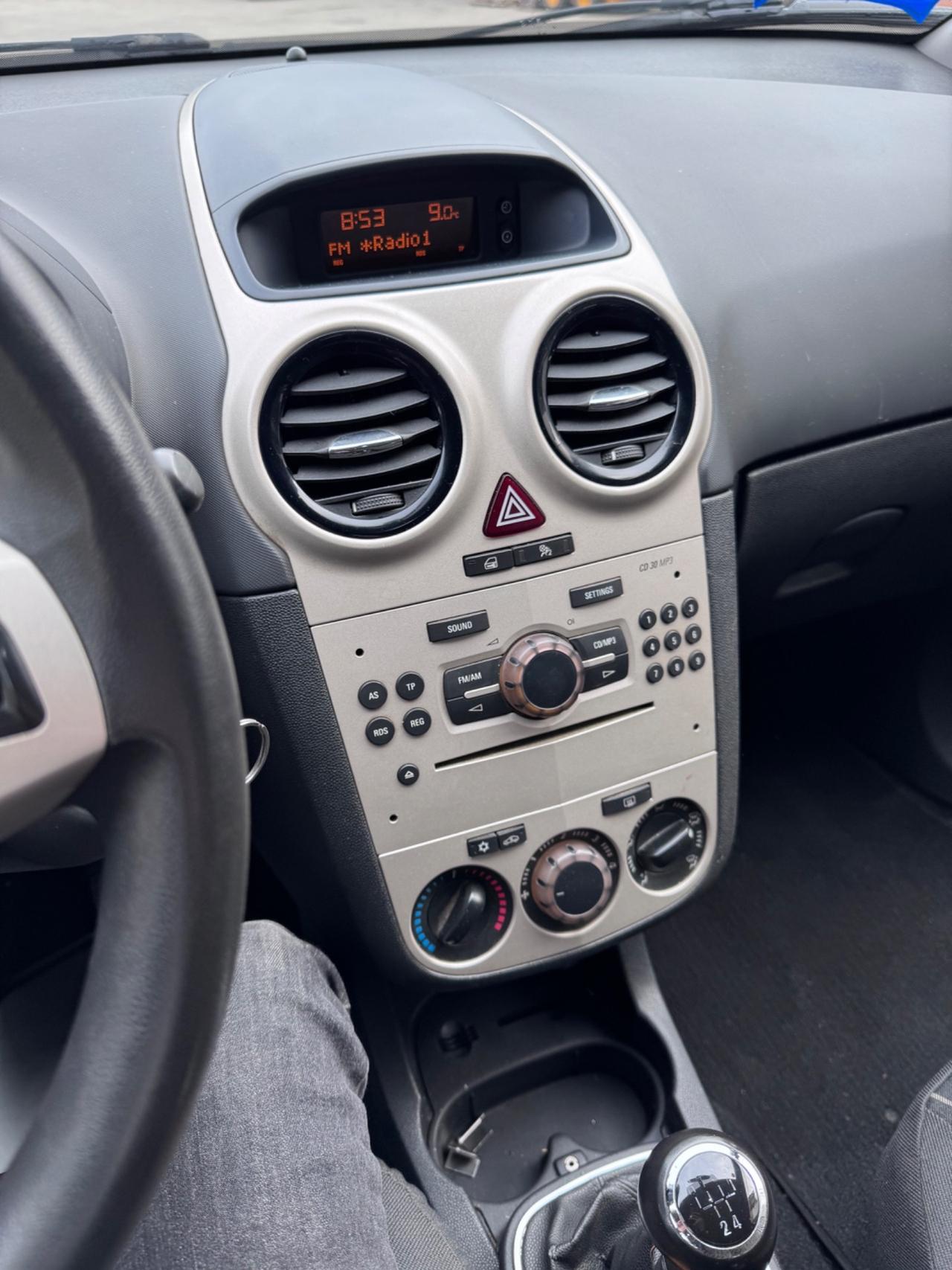 Opel Corsa 1.2 3 porte Sport