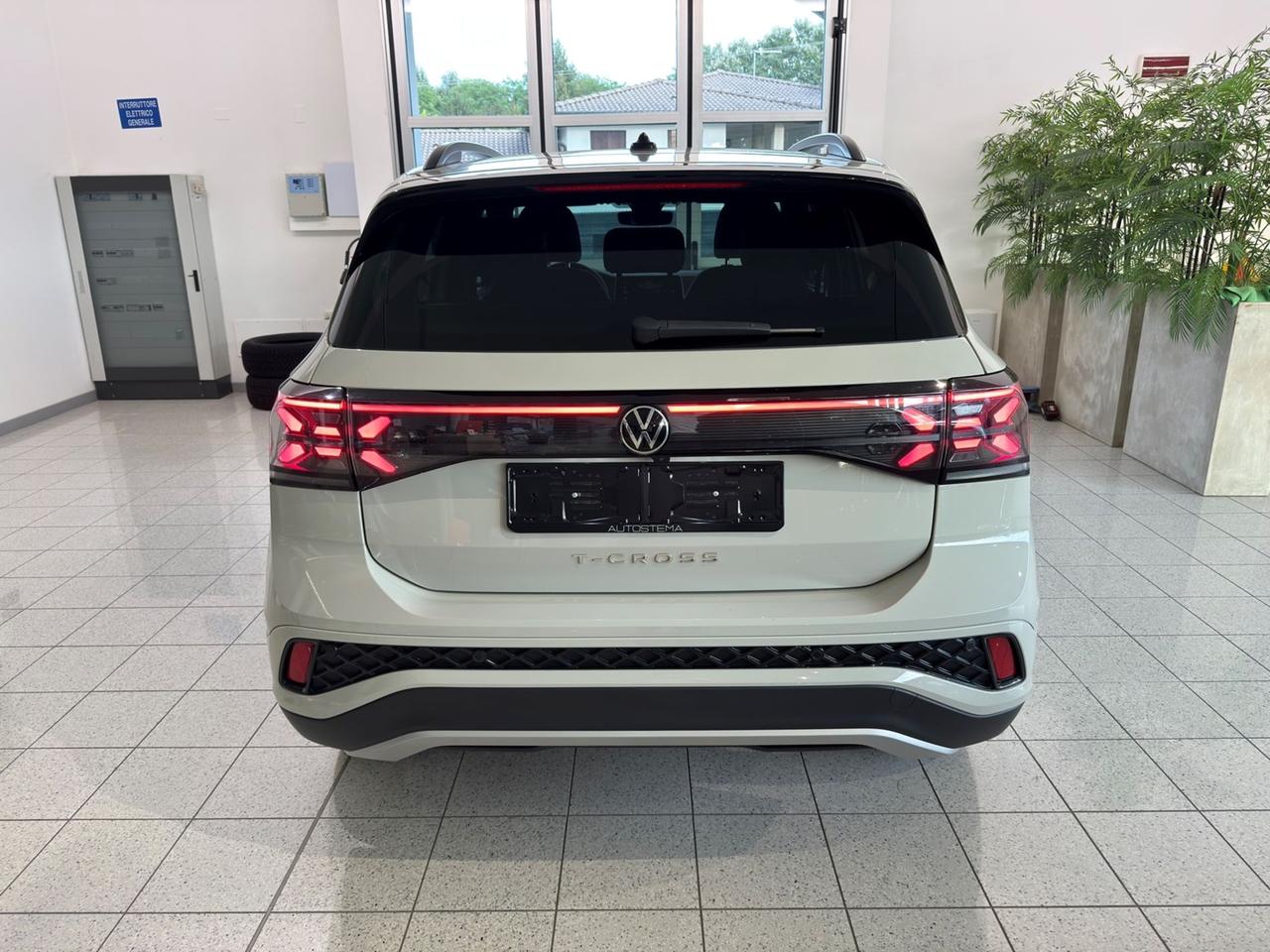 VOLKSWAGEN T-Cross 2024 1.0 tsi R-Line 115cv
