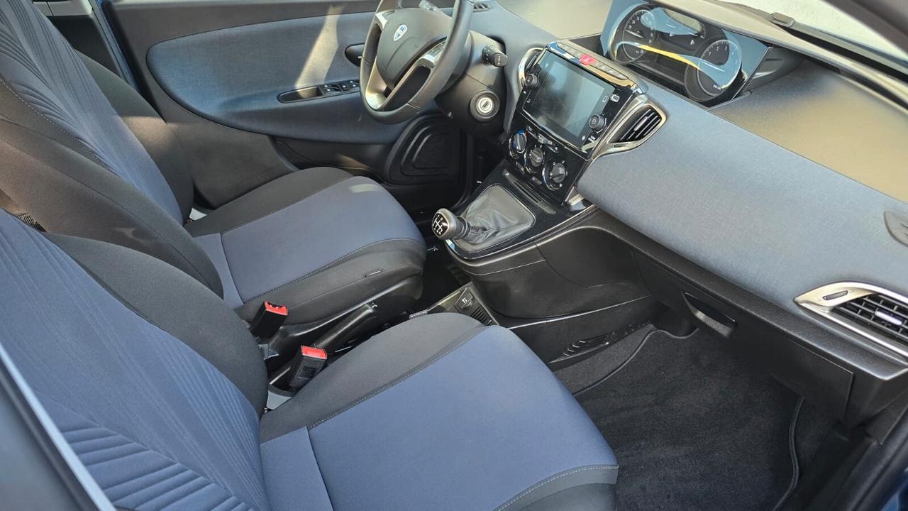 Lancia Ypsilon 1.0 FireFly 5 porte S&S Hybrid Ecochic Gold