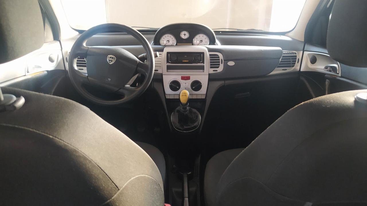 Lancia Ypsilon 1.2 69 CV Unyca