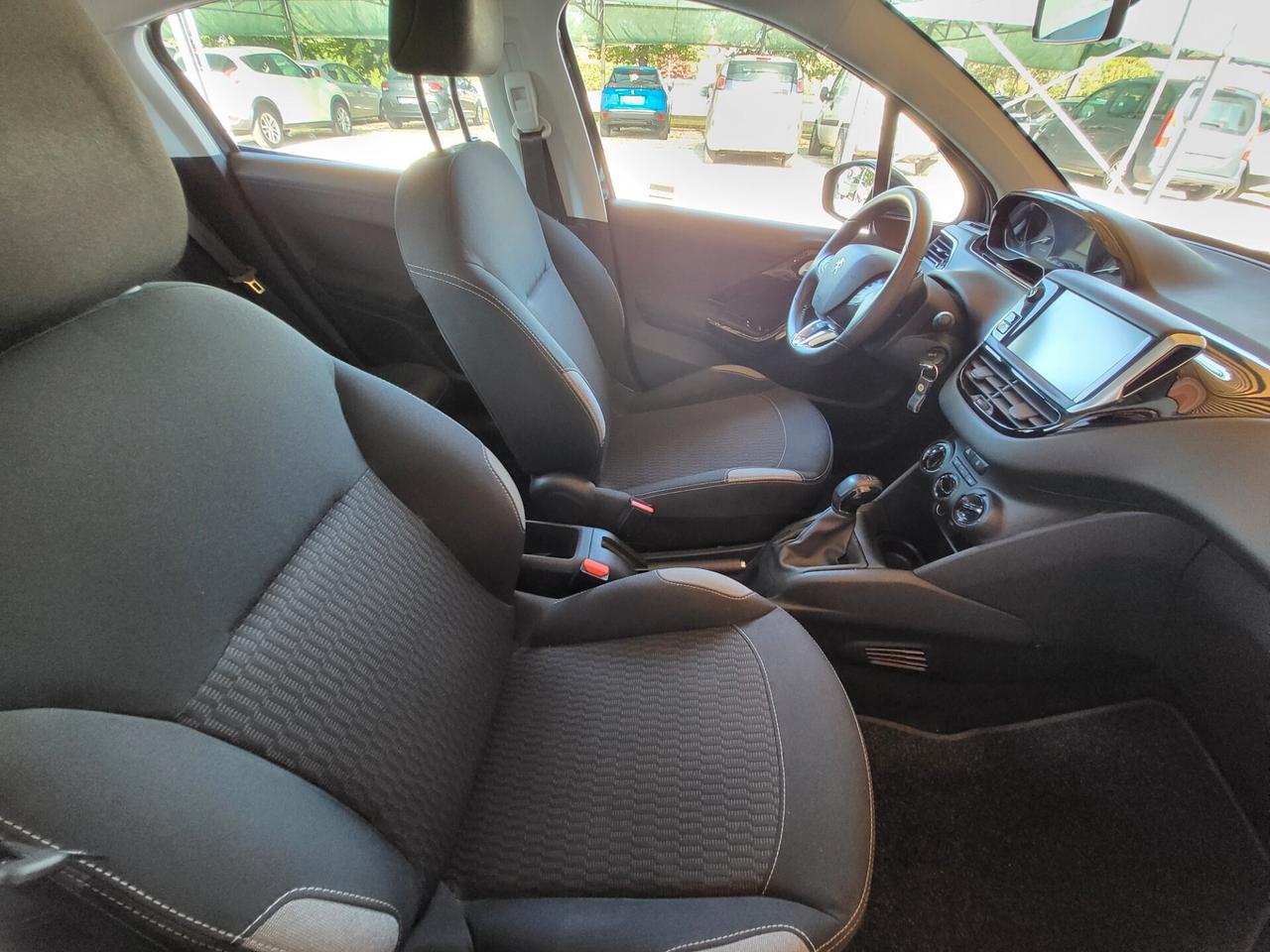 Peugeot 208 208-1.2 benz/gpl