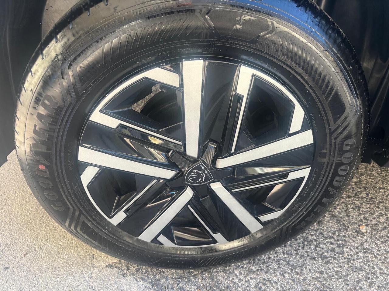 Peugeot 2008 benzina 6 marce Style