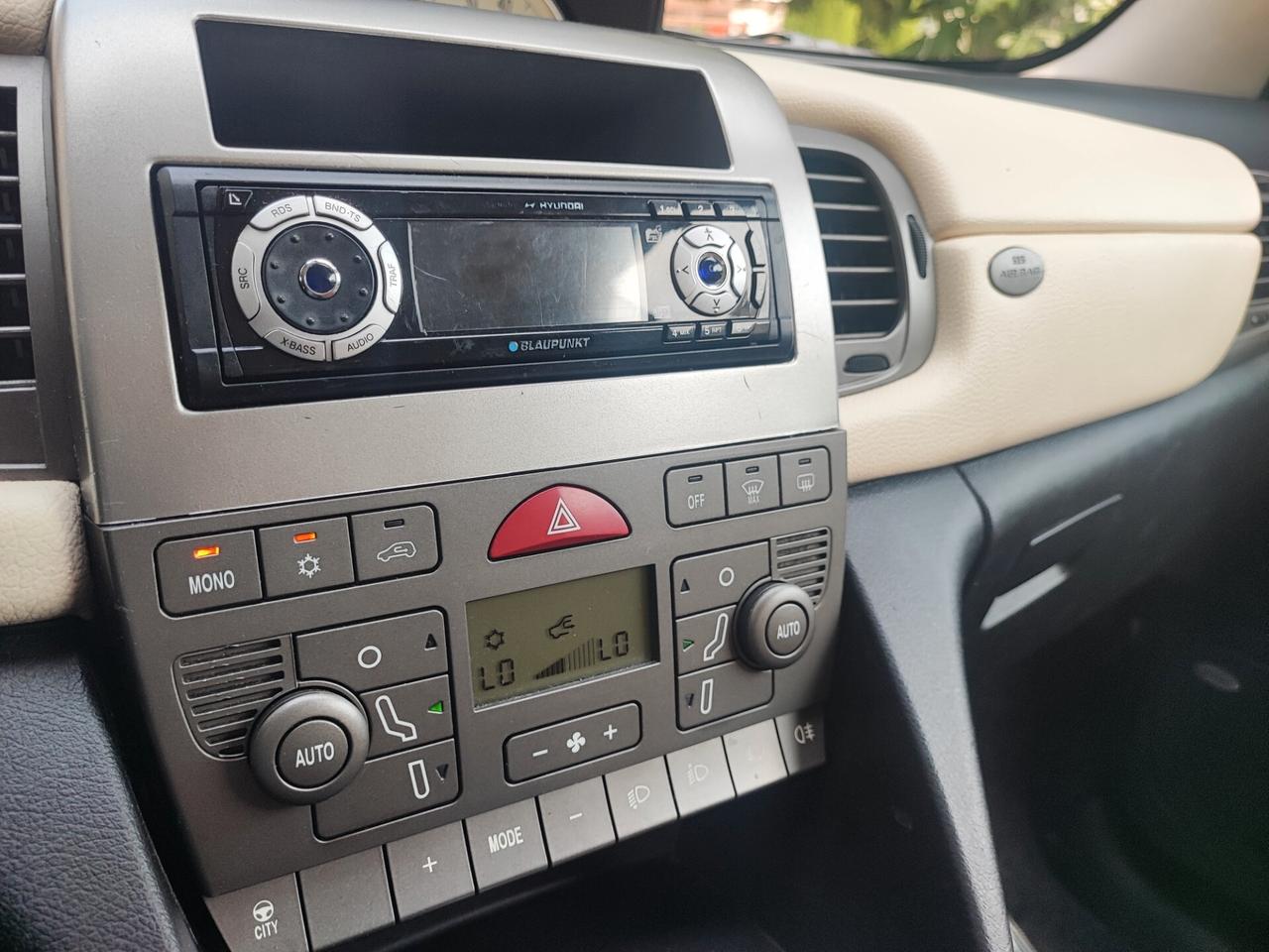 Lancia Ypsilon 1.3 Mjt neopatentati platino