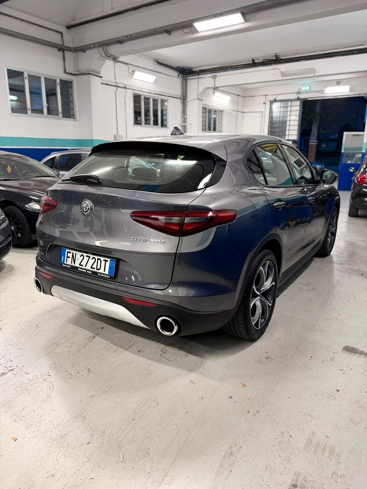 Alfa Romeo Stelvio 2.2 Turbodiesel 180 CV AT8 RWD Business