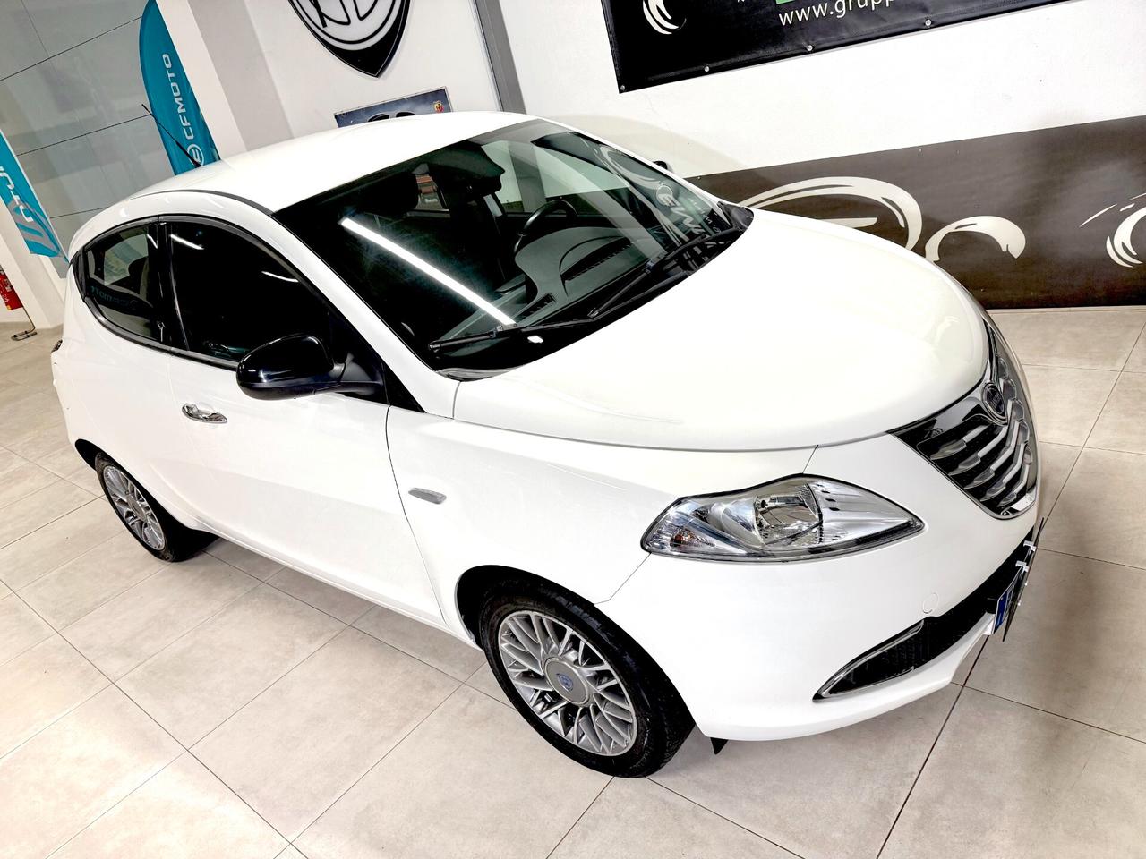 Lancia Ypsilon 1.2 69 CV 5 porte Gold