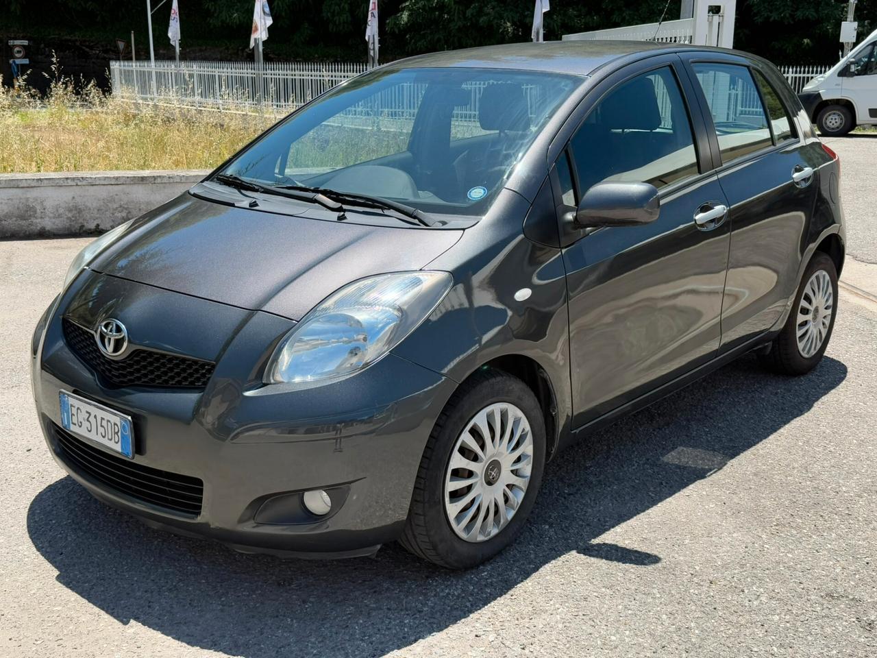 Toyota Yaris 1.0 5 porte Sol