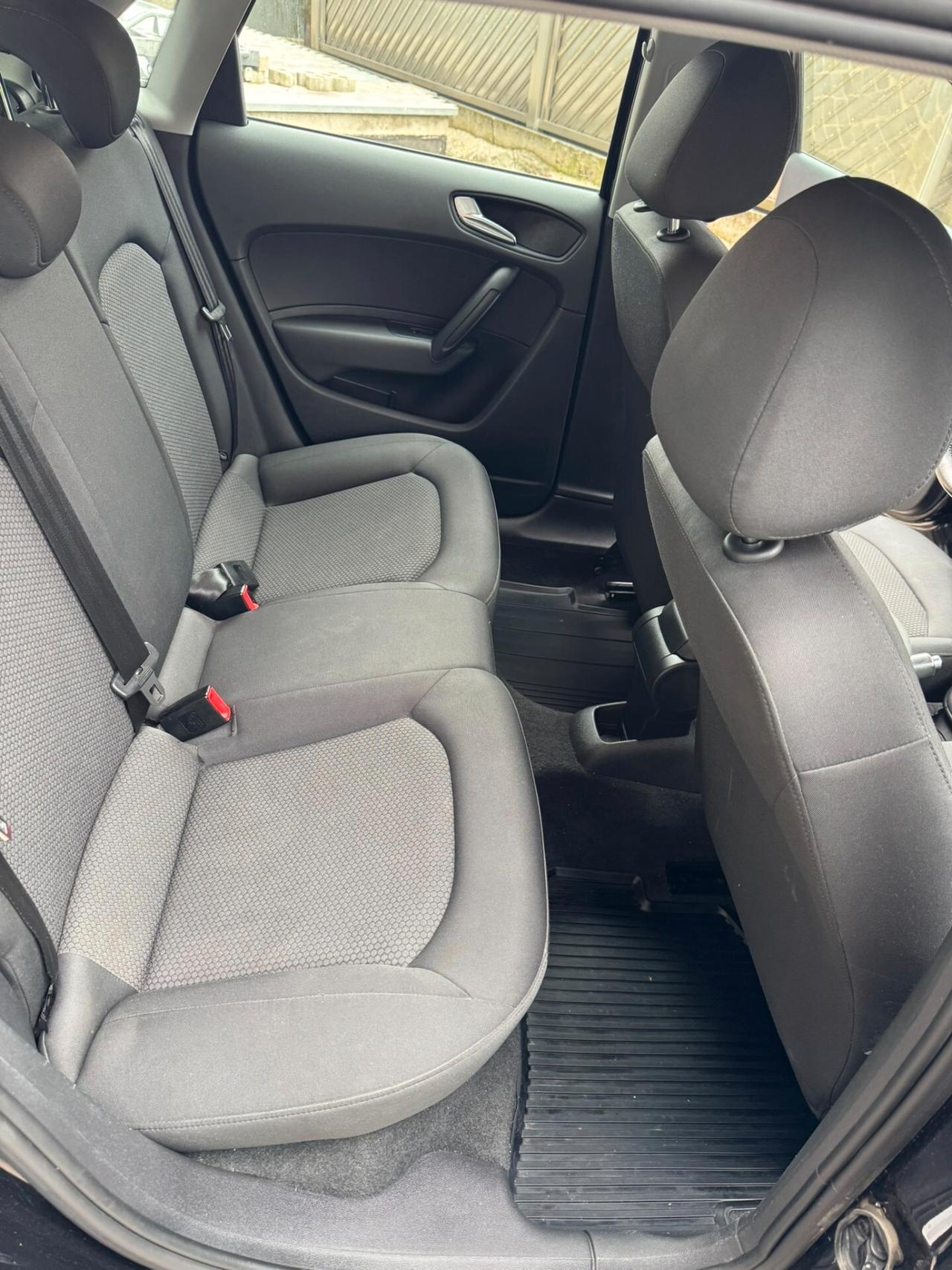 Audi A1 SLine 1.6tdi NEOPATENTATI 17"