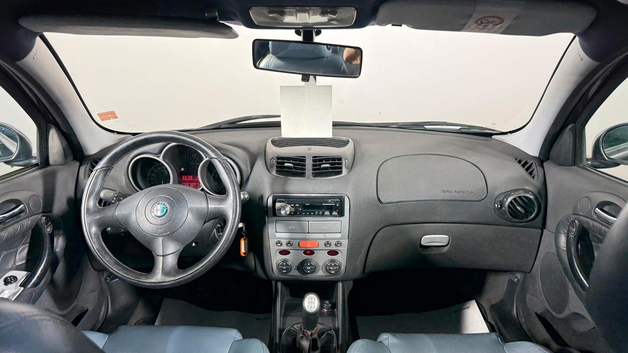 Alfa Romeo 147 1.6i 16V Twin Spark cat 3p. Distinctive