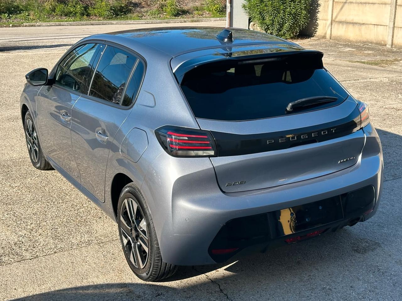 Peugeot 208 Hybrid 110 e-DCS6 Allure