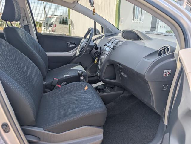 TOYOTA Yaris 1.0 5 porte Sol