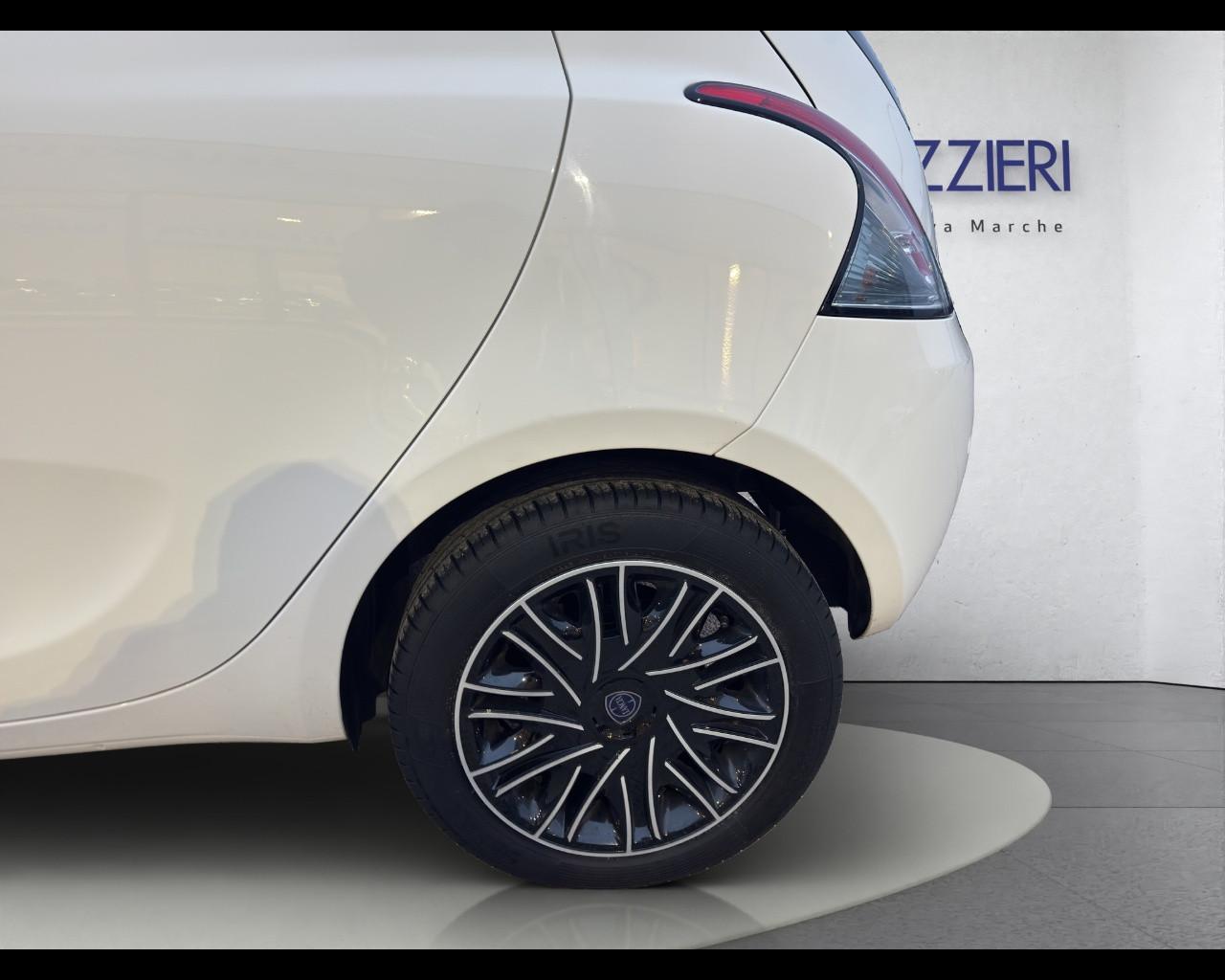 LANCIA Ypsilon 3ª serie - Ypsilon 1.0 FireFly 5 porte S&S Hybrid Ecochic Gold