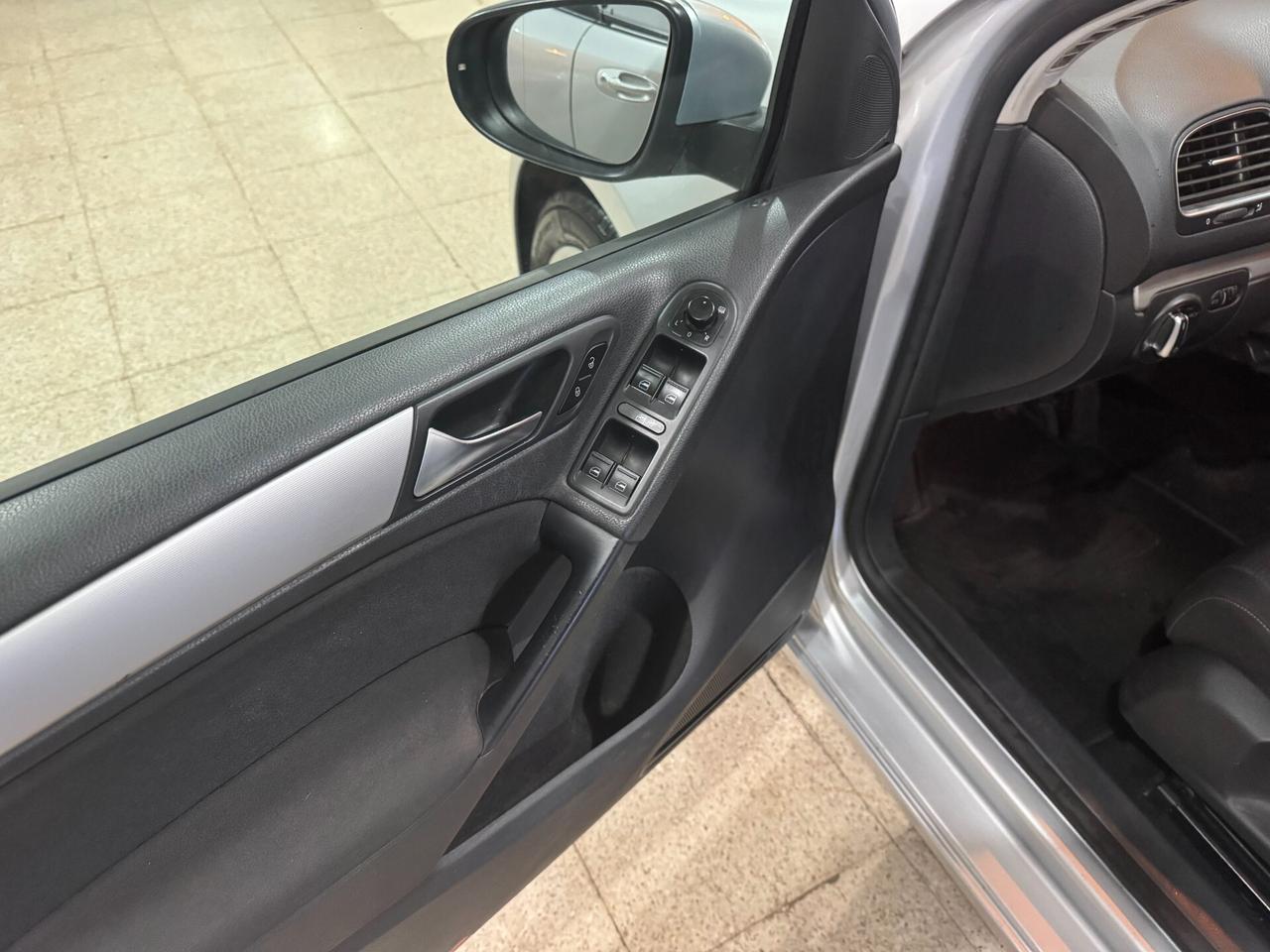 Volkswagen Golf Business 1.6 TDI 105 cv. Highline OK NEOPATENTATI