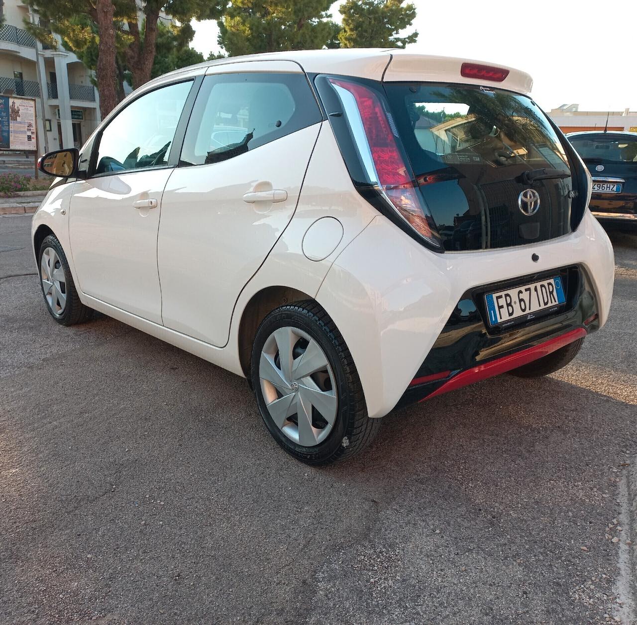 Toyota Aygo 1.0 VVT-i 69 CV 5 porte x-play km 44000