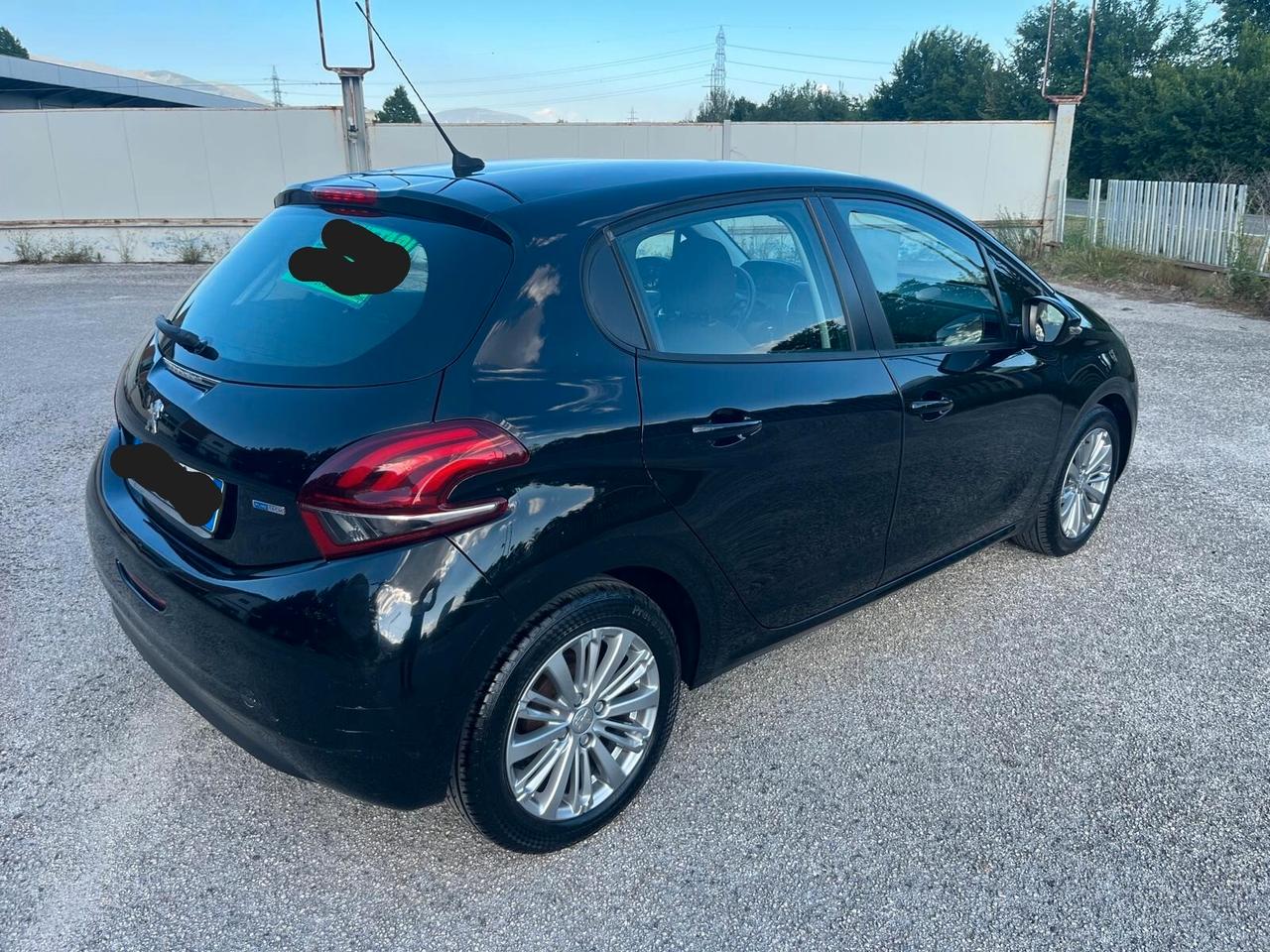 Peugeot 208 PureTech 82 5 porte Allure