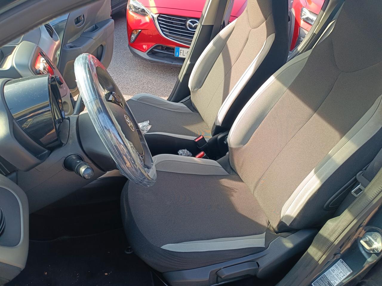 Toyota Aygo 1.0 VVT-i 69 CV 5 porte x-play