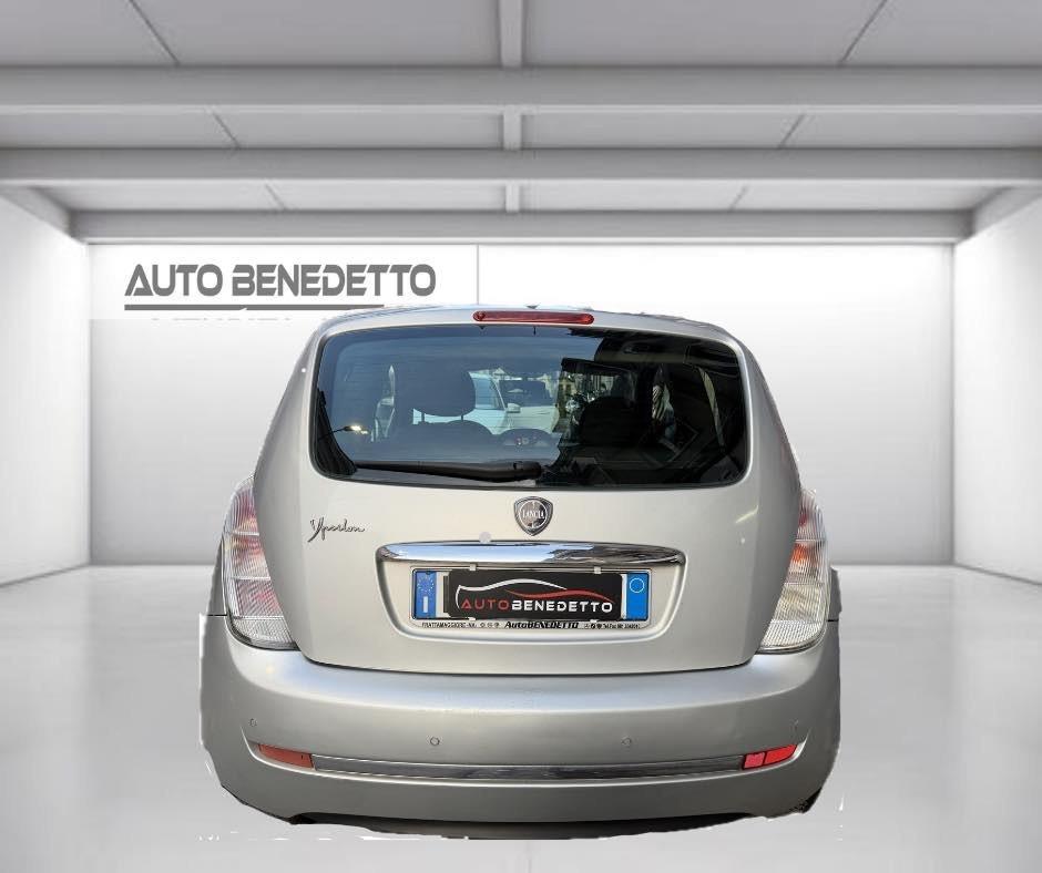 Lancia Ypsilon 1.2 69 CV Silver 10.2012