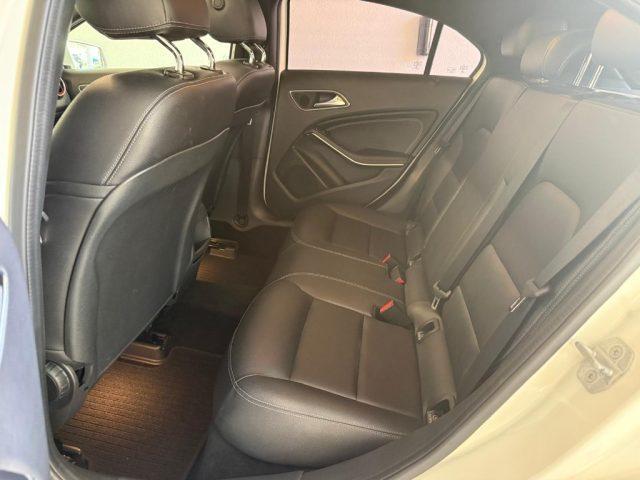 MERCEDES-BENZ A 180 d Premium
