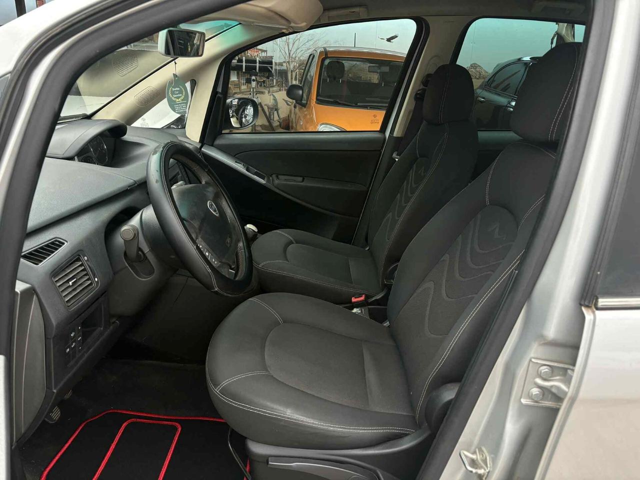 Lancia MUSA 1.3 Mjt 95 CV 5th Avenue GANCIO TRAINO