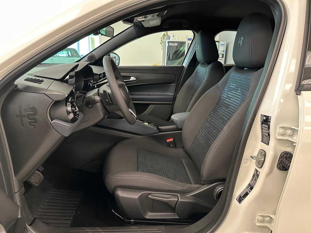 Alfa Romeo Junior 1.2 ibrida 136cv edct6