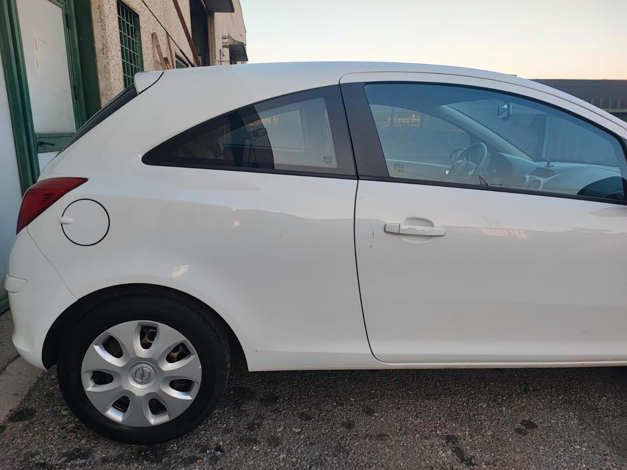 Opel Corsa 1.0 3 PORTE BENZINA NEOPATENTATI 2012