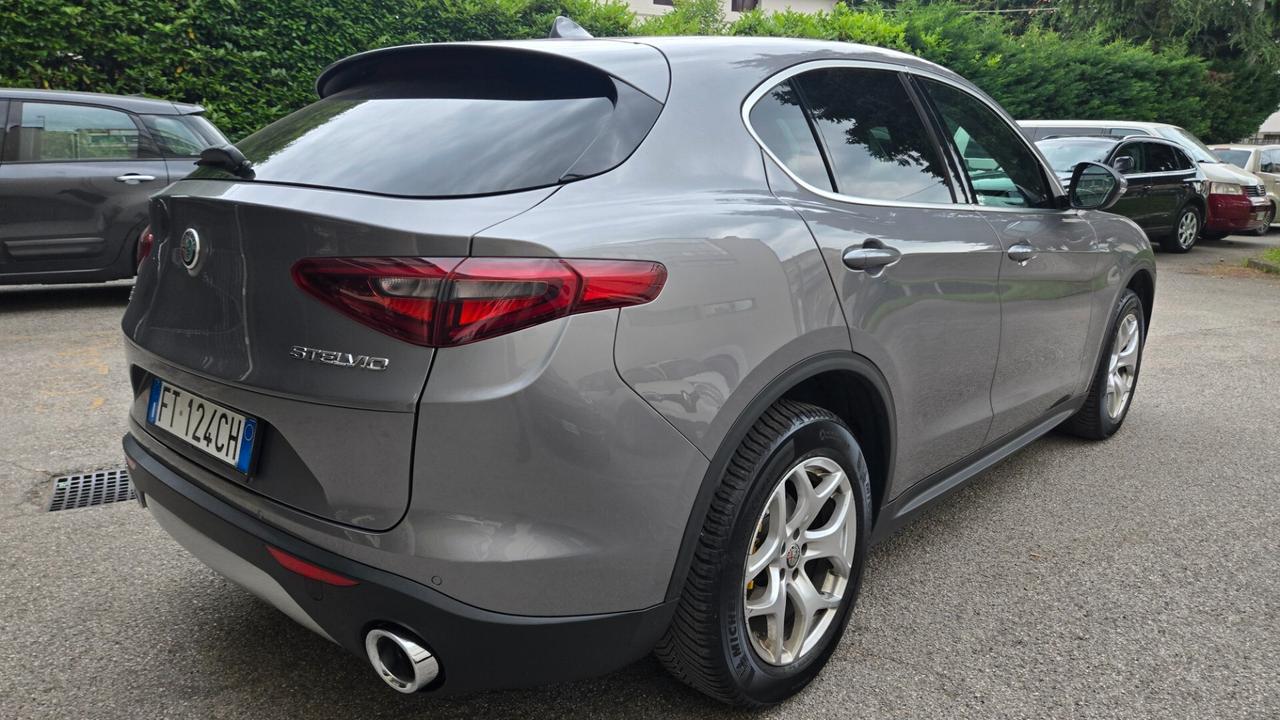 Alfa Romeo Stelvio 2.2 Turbodiesel 210 CV AT8 Q4 Executive