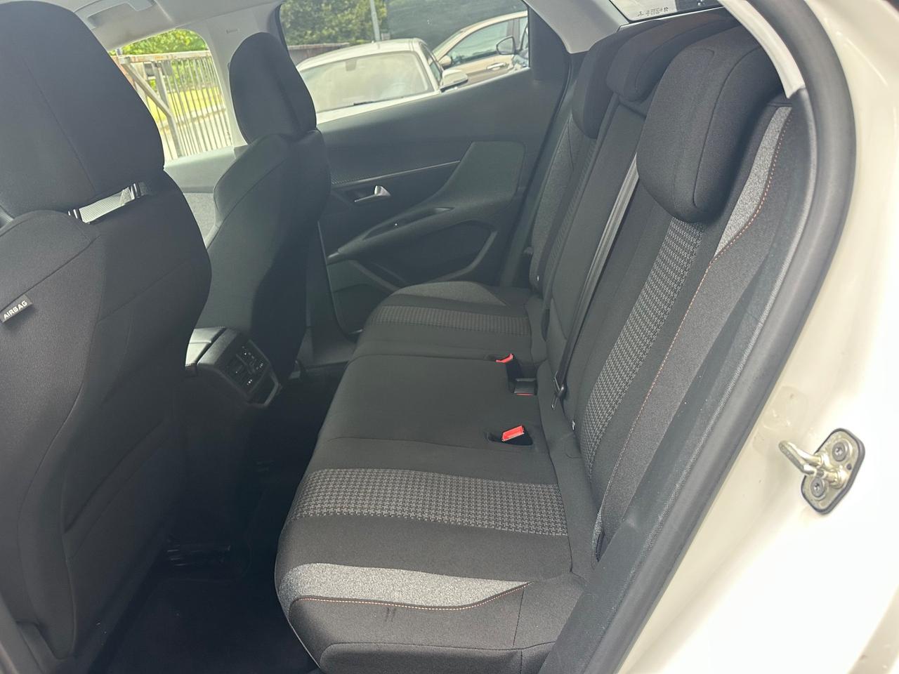 Peugeot 3008 BlueHDi 130 S&S Allure