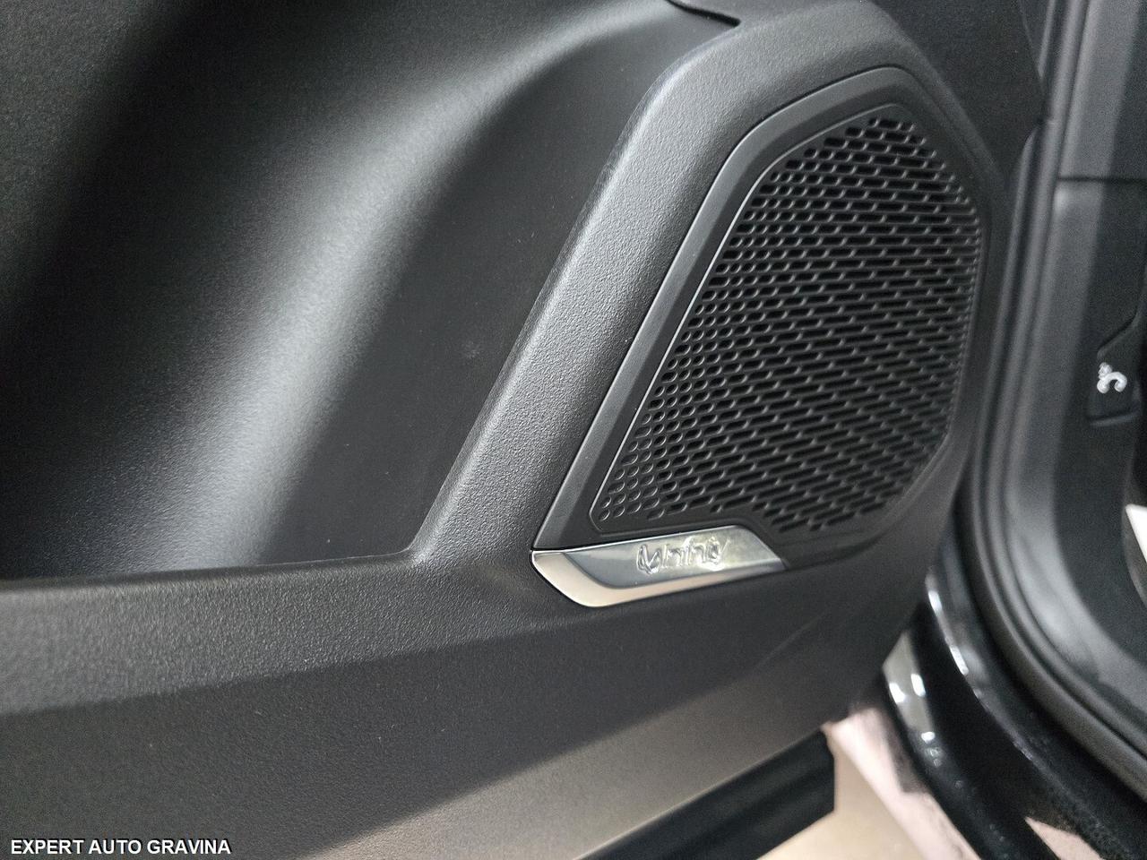 LYNK & CO 01 PLUG-IN **TOTAL BLACK**