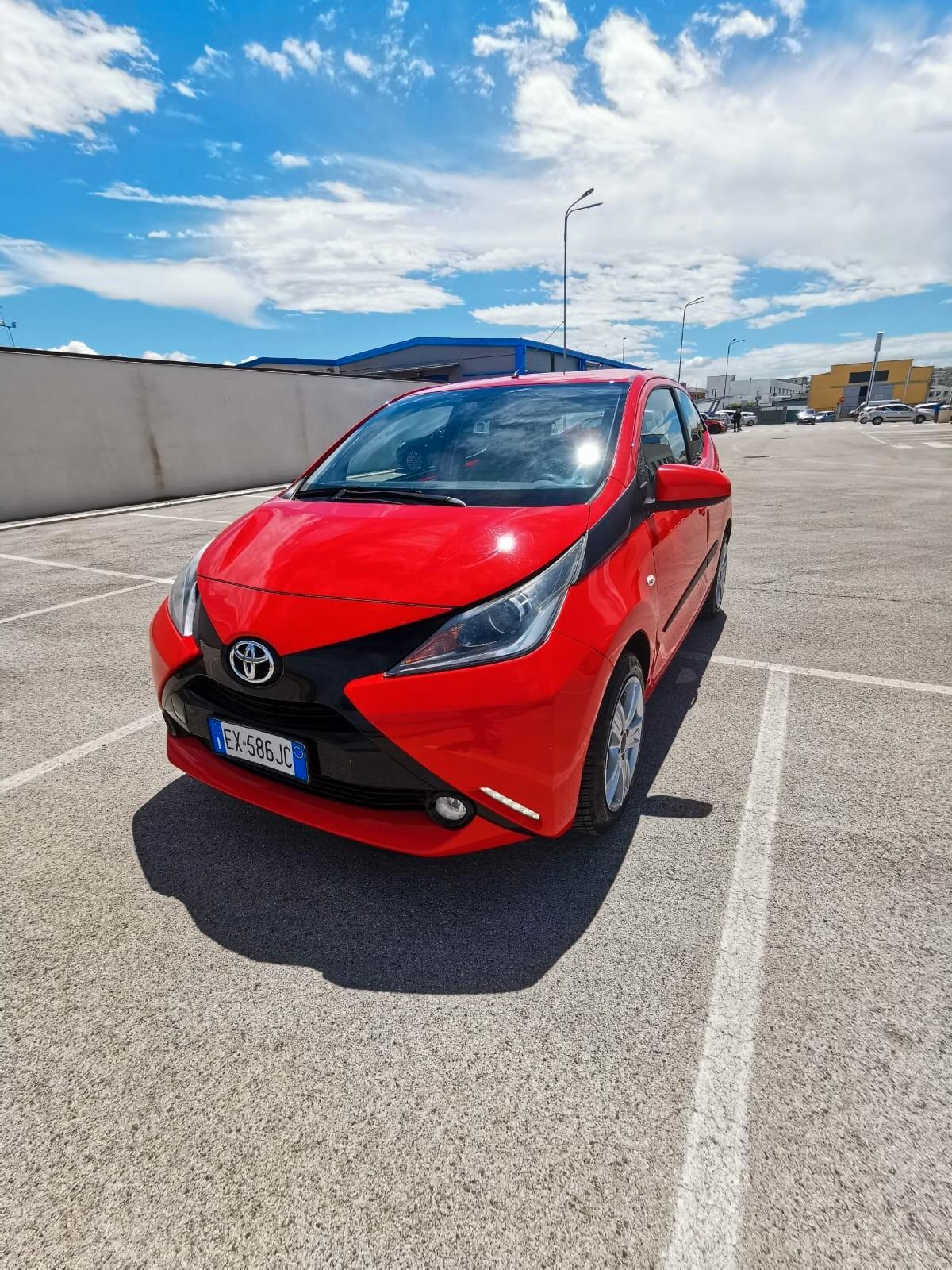 Toyota Aygo 1.0 VVT-i 69 CV 5P. x-cool 2014