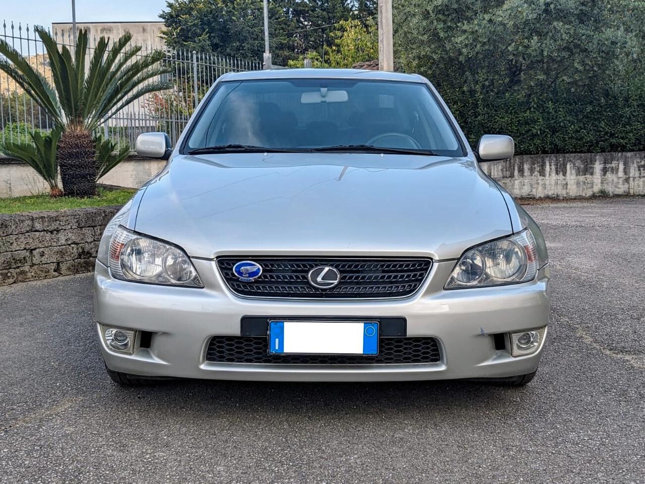 Lexus IS 200 2.0 Silver auto