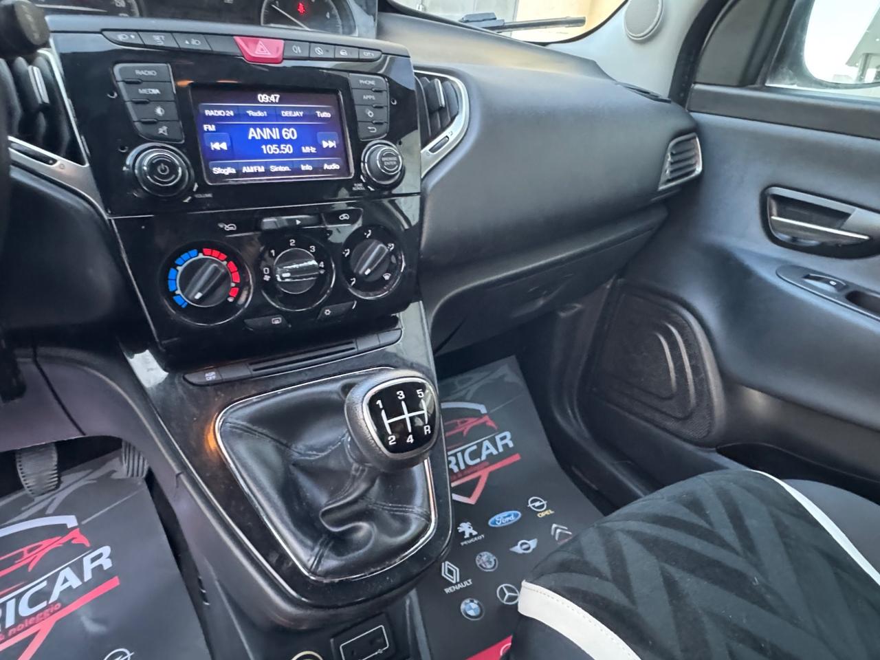 Lancia Ypsilon 1.3 MJT 16V 80 CV 5 porte S&S Silver