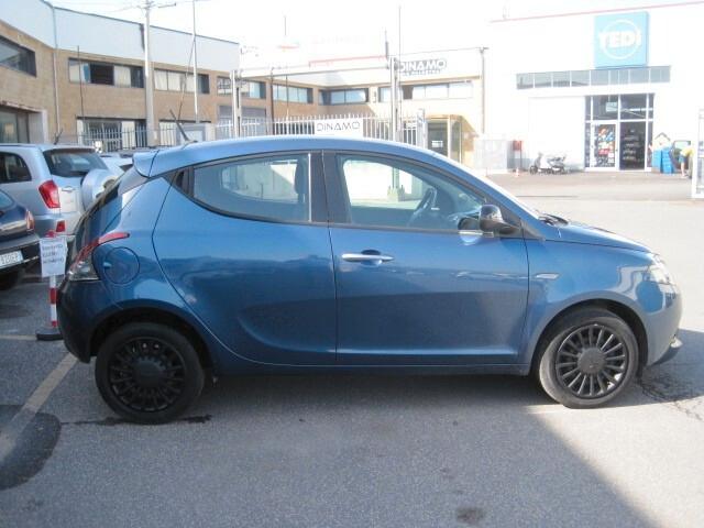 Lancia Ypsilon 1.0 FireFly 5 porte S&S Hybrid Silver