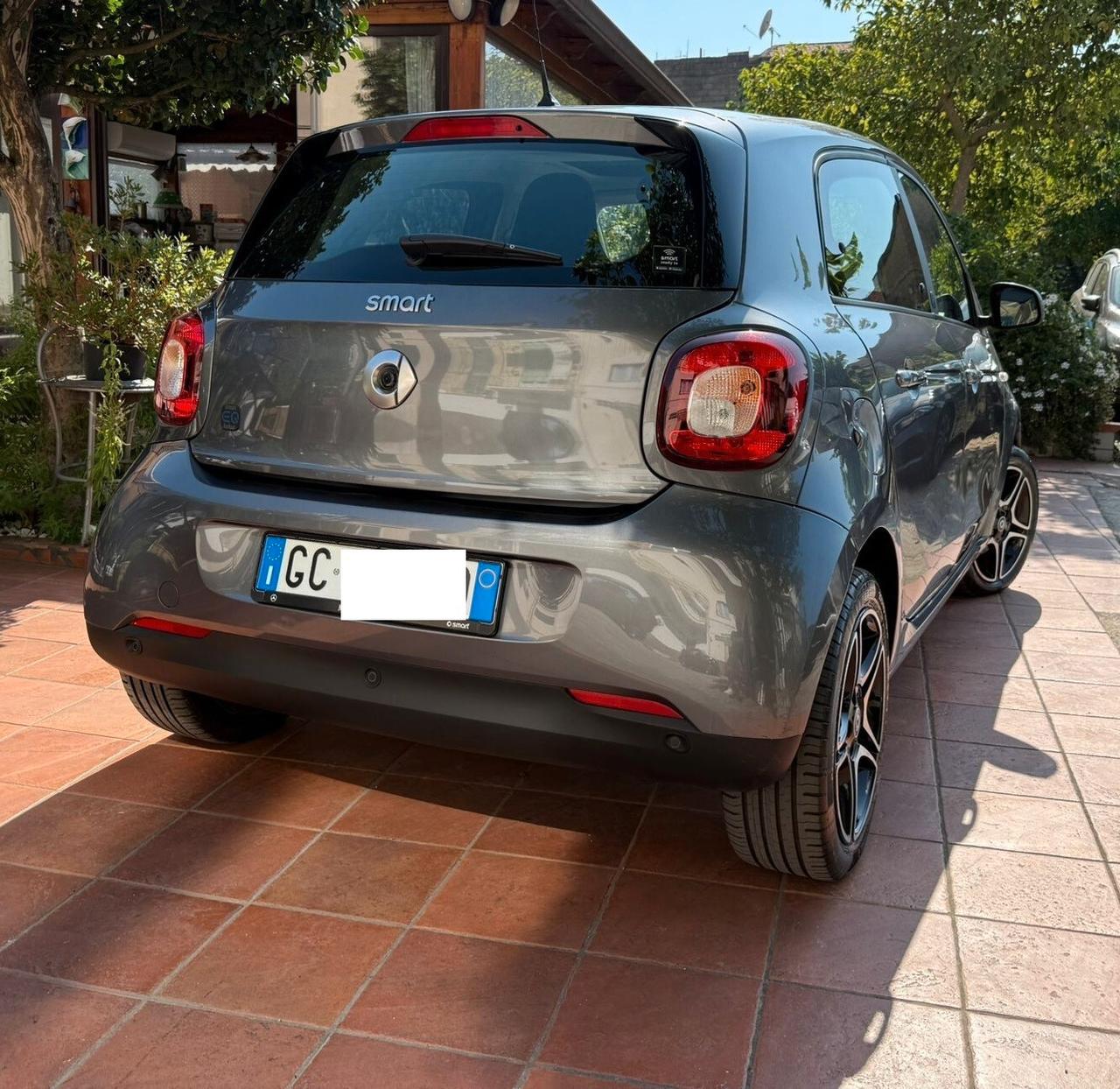 Smart ForFour EQ Pulse Tetto pan.