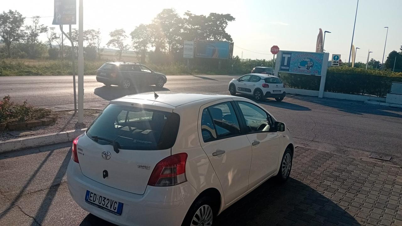 Toyota Yaris 1.0 5 porte Sol