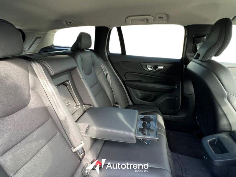 Volvo V60 B4 197+14 CV Mild Hybrid Diesel Automatica Plus Dark