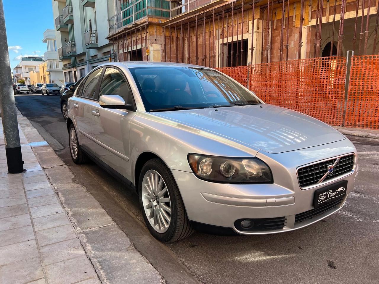 VOLVO S40 MOMENTUM 2.0 135CV 100KW ANNO 2005