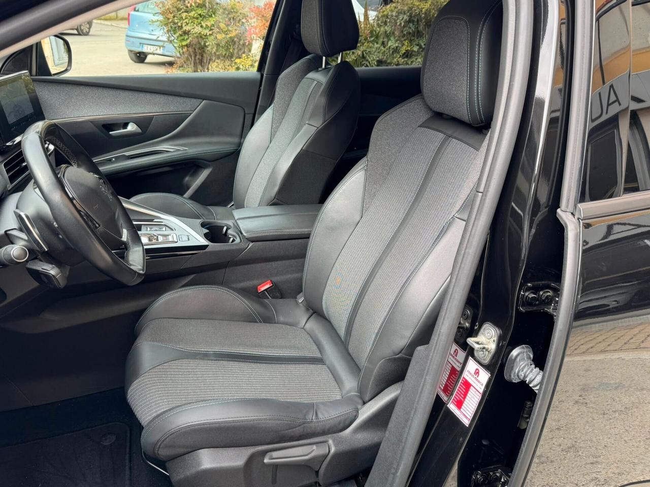 PEUGEOT 3008 1.5 HDI EAT8 ALLURE PAK PERFETTA