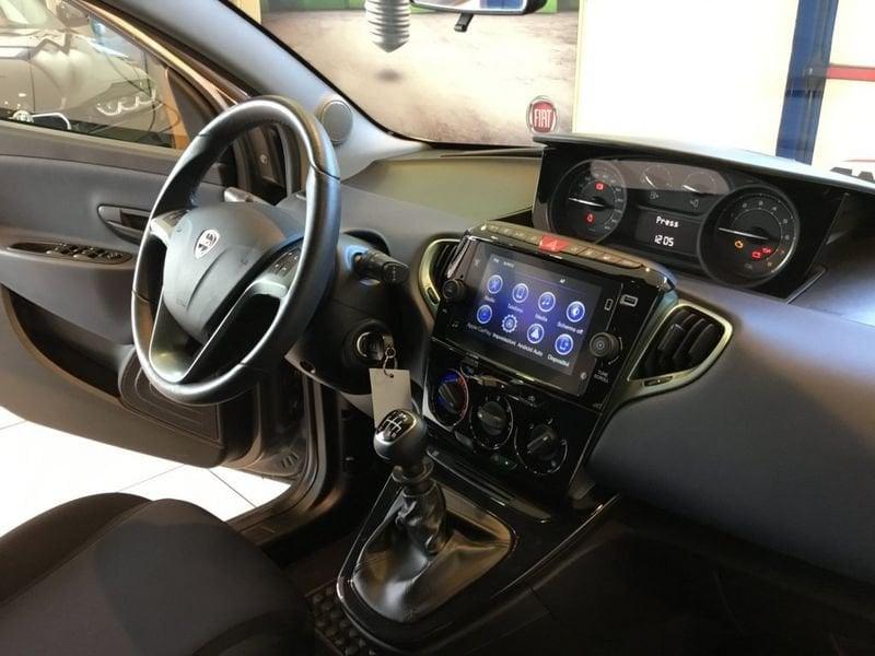 Lancia Ypsilon 1.0 FireFly 5 porte S&S Hybrid Platino