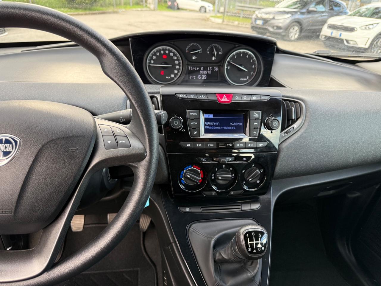 Lancia Ypsilon 1.0 FireFly 5 porte S&S Hybrid Ecochic Silver