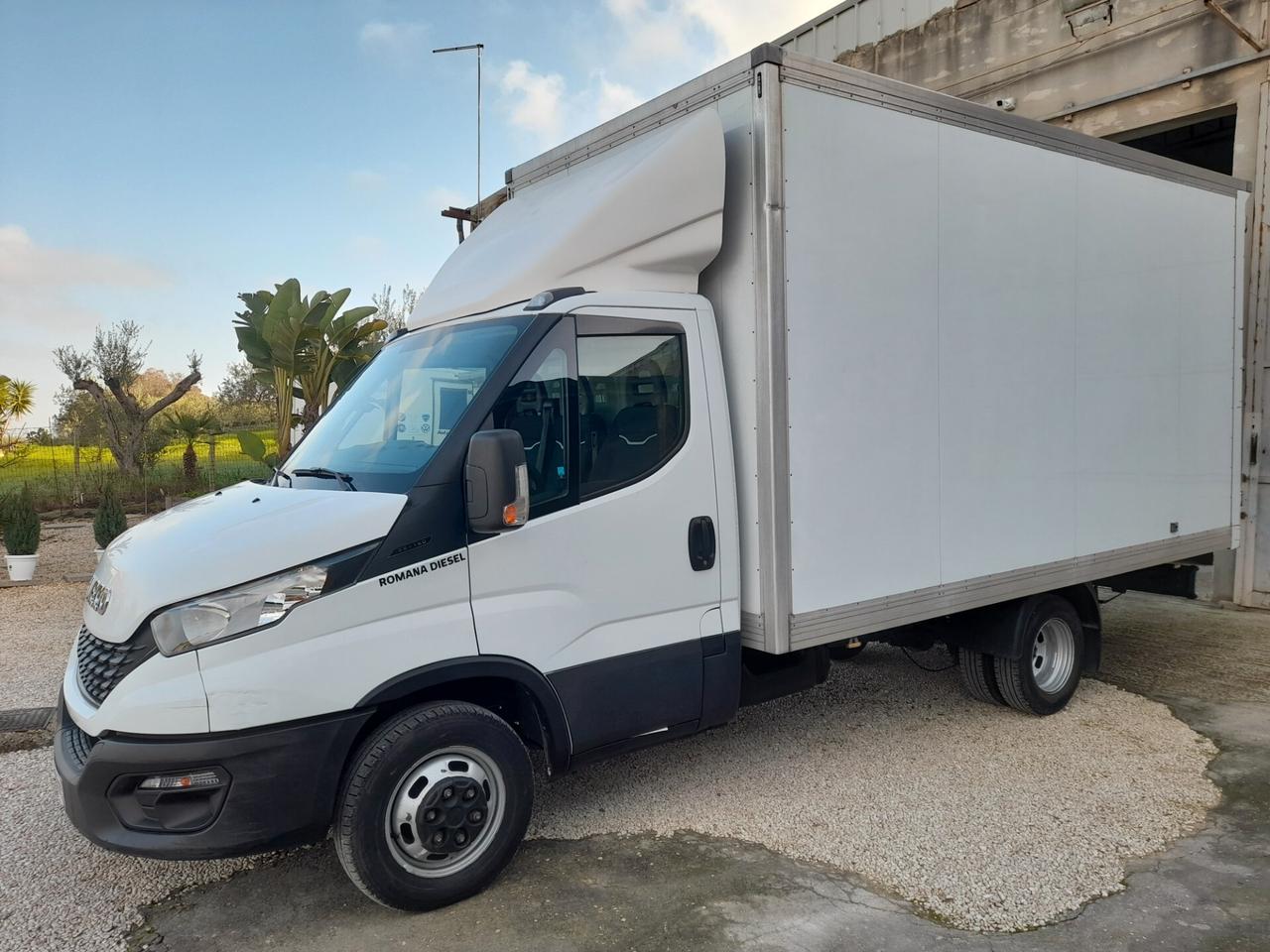 Iveco Daily 35c14 con cassa mobili anno 2021
