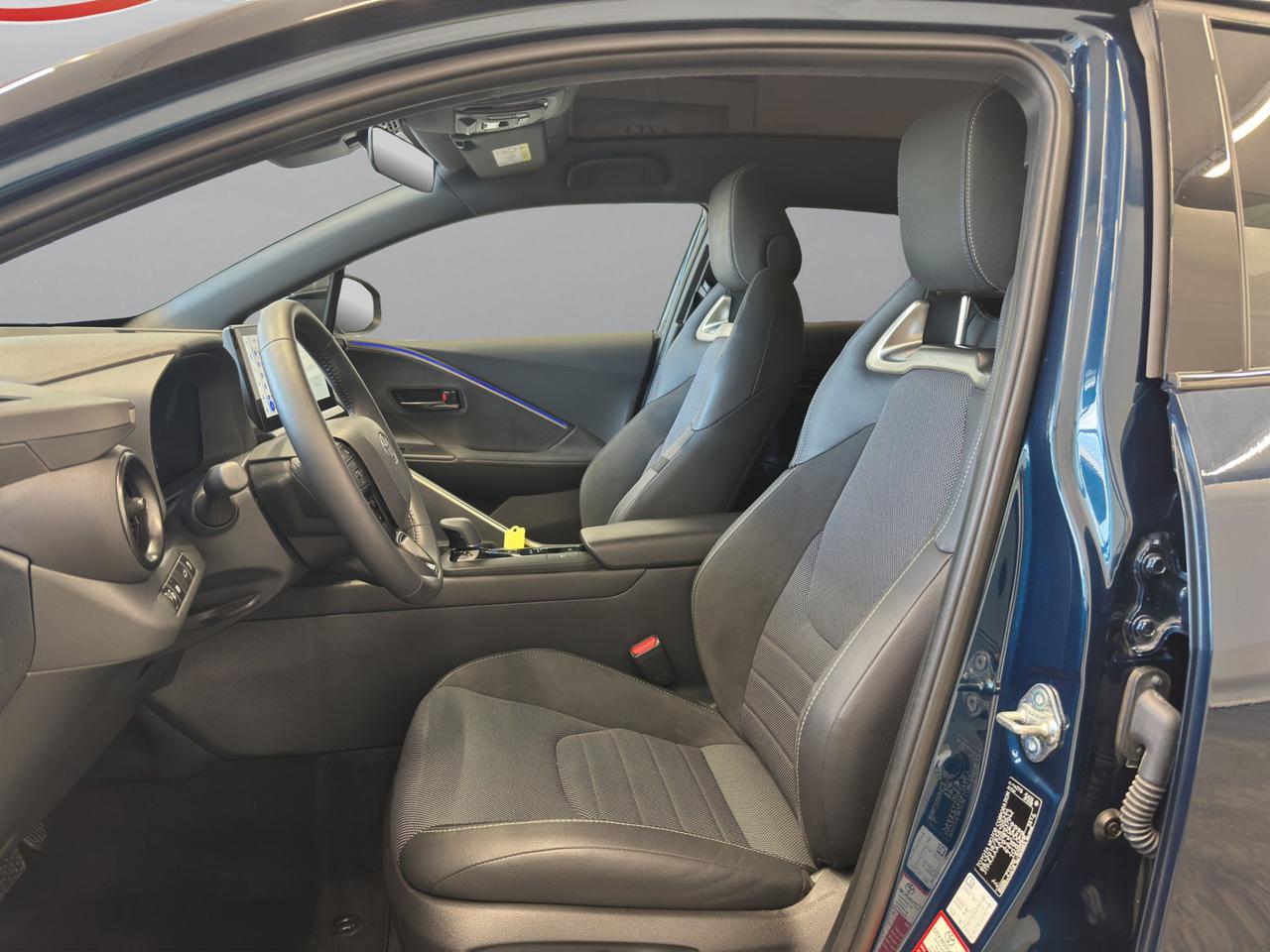 Toyota C-HR 1.8 hev Lounge fwd e-cvt