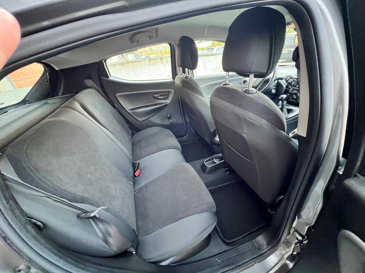 Lancia Ypsilon 1.2 69 CV 5 porte S&S Platinum