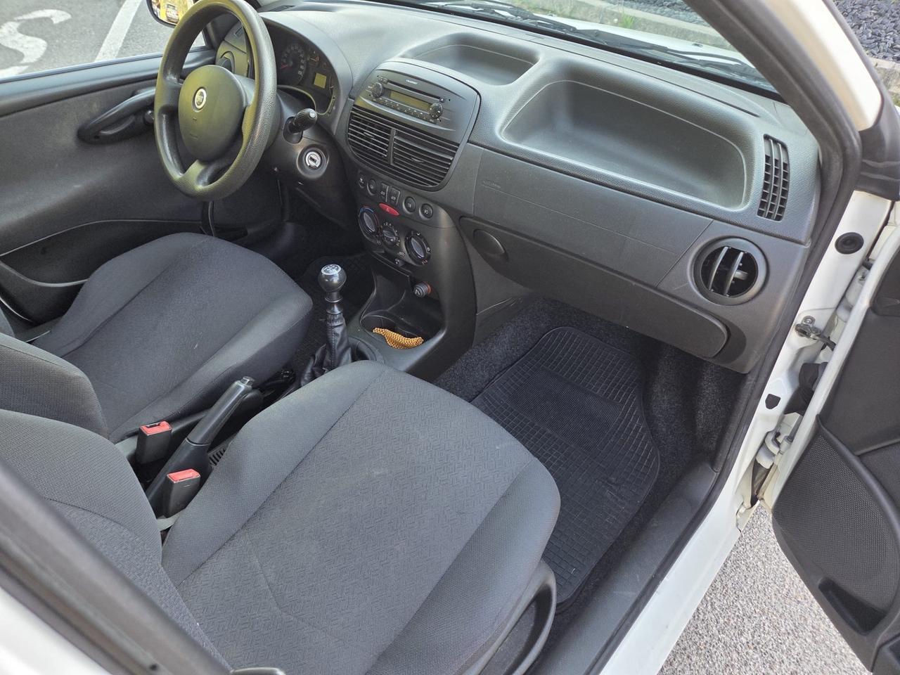 Fiat Punto 1.2 16V 5 porte Emotion* Neo patentati *