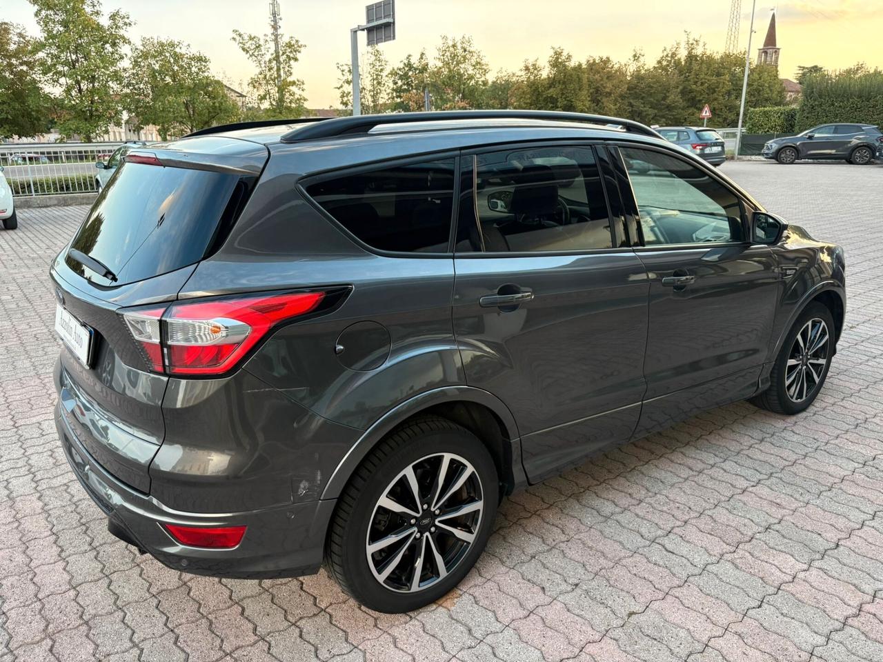 FORD KUGA 2.0 TDCI TAGLIANDI FORD SI A NEOPATENTATI