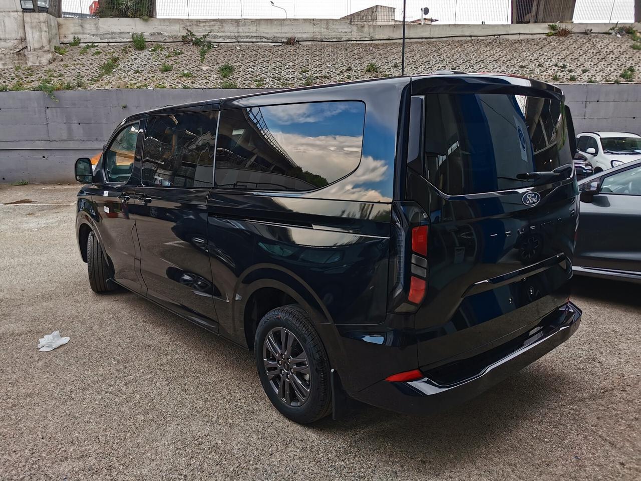 Ford Tourneo Custom 2.0 Ecoblue 170cv 8p. Titanium Iva Detraibile
