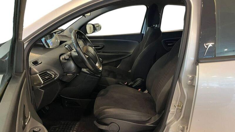 Lancia Ypsilon Ypsilon 1.2 69 CV 5 porte Silver