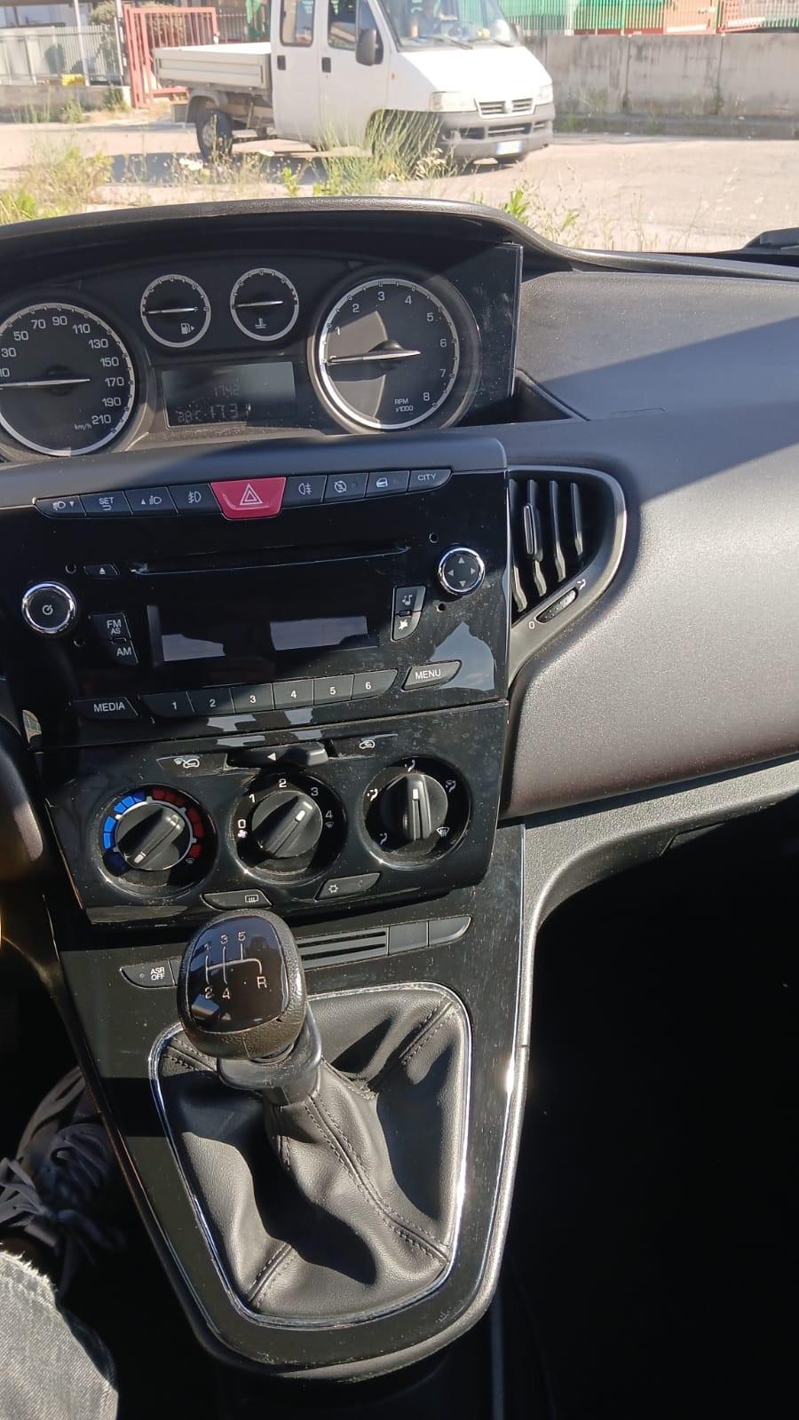 Lancia Ypsilon 1.2 69 CV 5 porte Elefantino