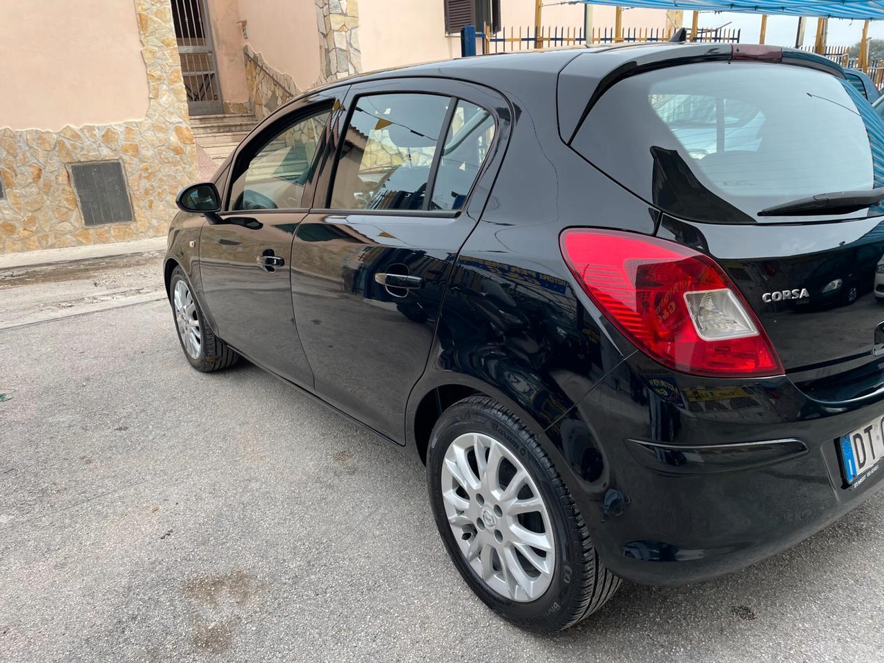 Opel Corsa 1.2 5 porte Enjoy