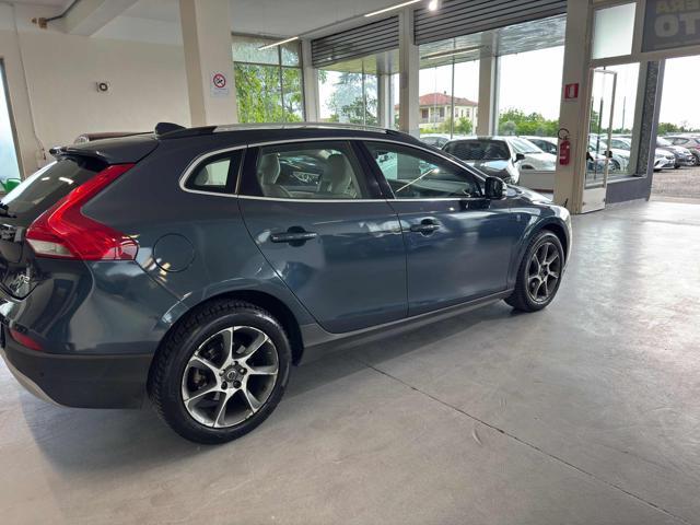 VOLVO V40 Cross Country D3 Geartronic Momentum